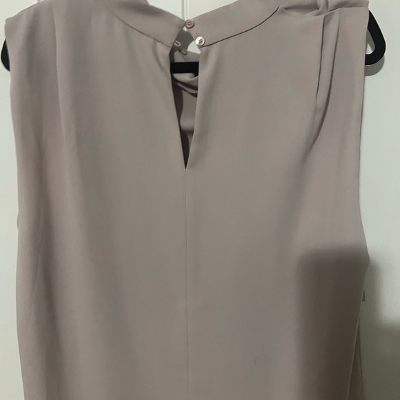 Babaton Carter Sleeveless Blouse - Picture 6 of 6